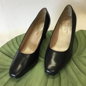 Walking Cradles Stylish Black Pumps